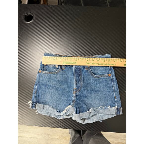 Levi’s White Oak Cone Denim Shorts Size 25 Cut-Off Mini Shorts 2.5 Inch - Picture 4 of 12